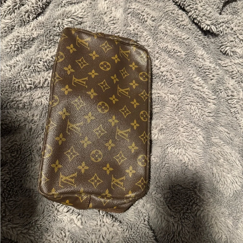 Louis Vuitton Black and Gray Photography Bag - Picture 5 of 6